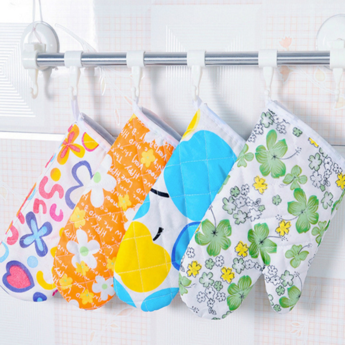 3-Piece Set of Gloves Resistant to Heat from Microwave and Oven: white, orange floral and fruit patterns, bright patterned st