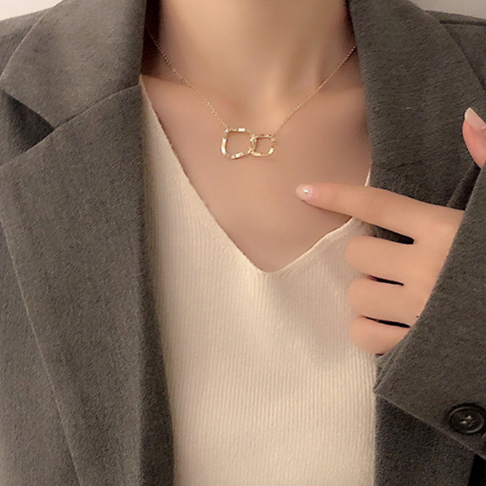 Asymmetrical Women's Linked Circle Pendant Necklace: gold necklace, minimal style