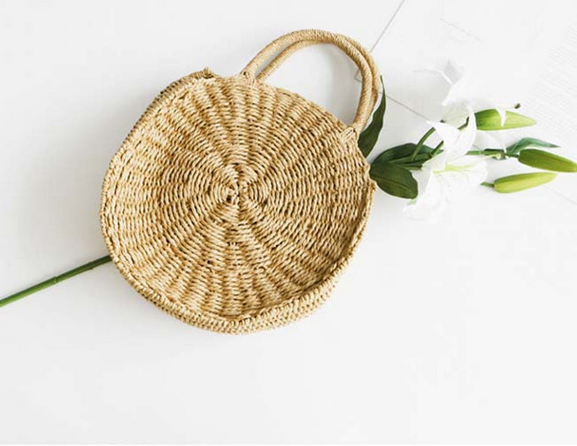 Circular Shoulder Bag: Emphasizing the Essence of the Product with a Fresh Twist: natural tan, beige round woven handbag, rus