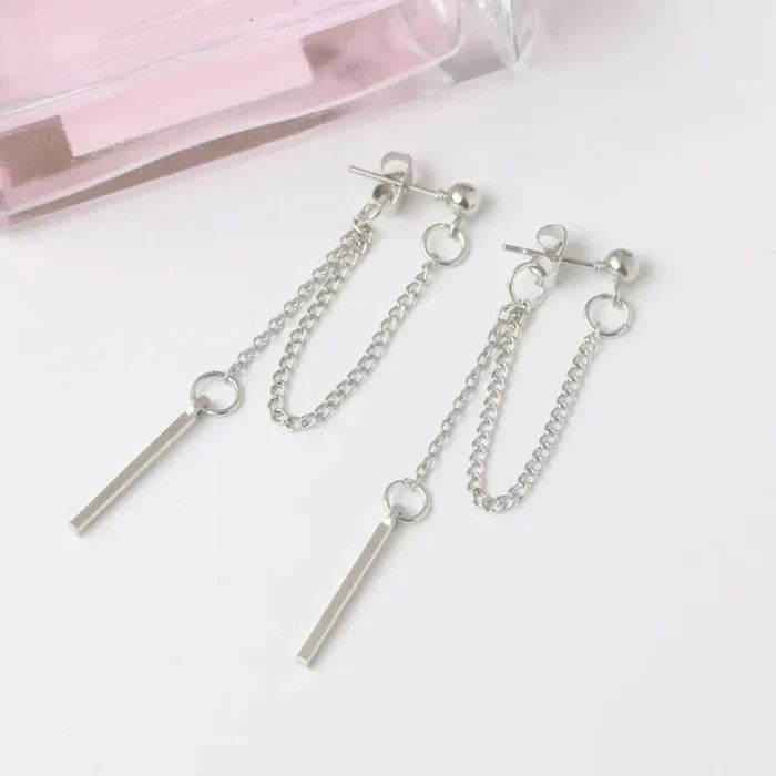 Fashion Earrings with Lengthy Tassels: silver pair of dangling chain earrings, minimal style