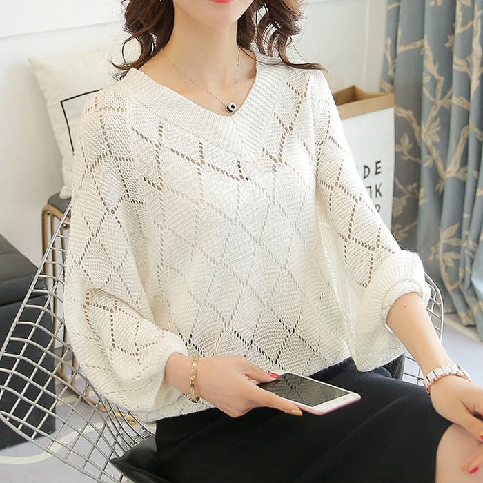 Knit Top with V Neck and Batwing Sleeves for Women: cream white V-neck knit sweater, casual minimalist style