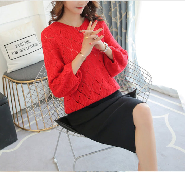 Knit Top with V Neck and Batwing Sleeves for Women: cream white V-neck knit sweater, casual minimalist style