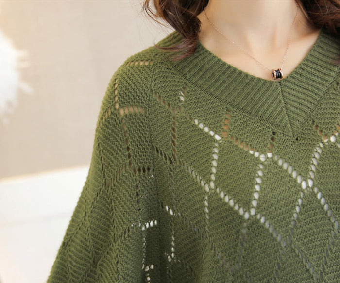 Knit Top with V Neck and Batwing Sleeves for Women: cream white V-neck knit sweater, casual minimalist style