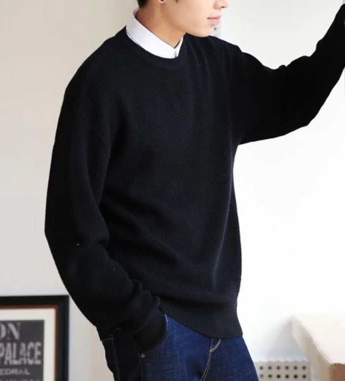 Loose-Fitting Crew Neck Sweater with a KPOP Vibe for Men: white, black sweater, minimal casual style