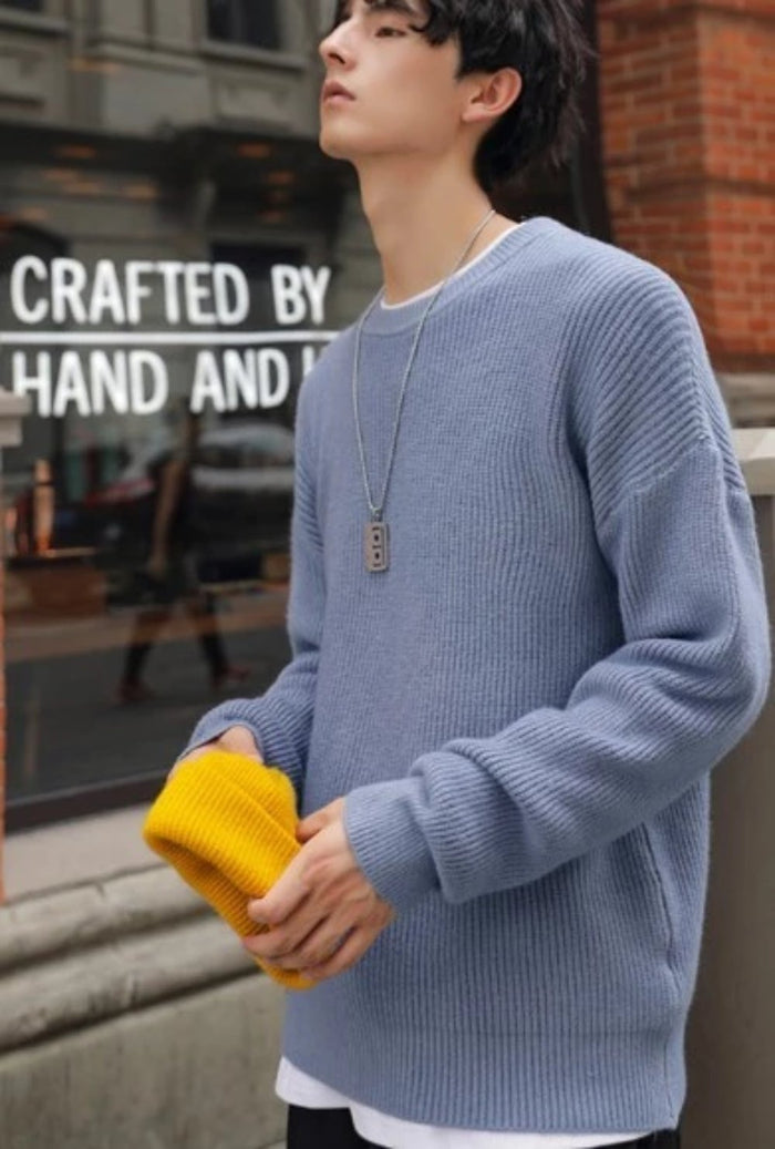 Loose-Fitting Crew Neck Sweater with a KPOP Vibe for Men: white, black sweater, minimal casual style