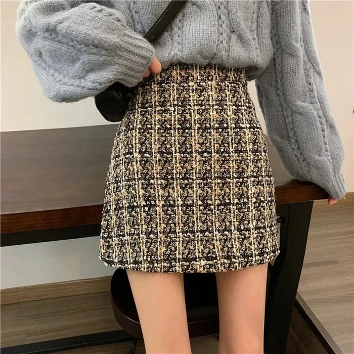 Plaid Skirt for Women's Autumn and Winter Wardrobe: black, white skirt, classic style