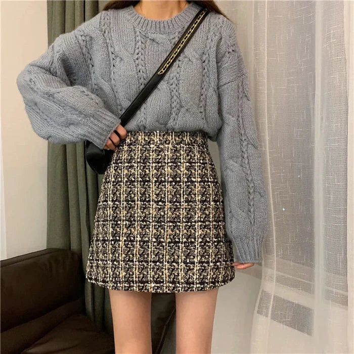 Plaid Skirt for Women's Autumn and Winter Wardrobe: black, white skirt, classic style