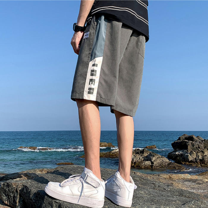 Skateboarding Shorts for Men with Pockets: black, white knee-length shorts, casual streetwear style