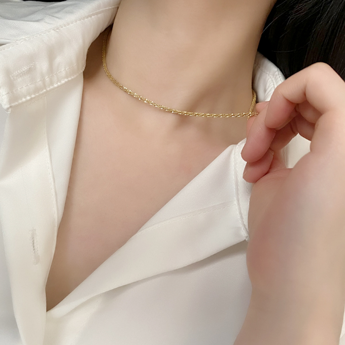 Twisted Necklace for Women: gold necklace, minimal style