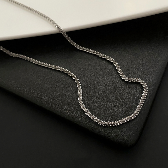 Twisted Necklace for Women: gold necklace, minimal style