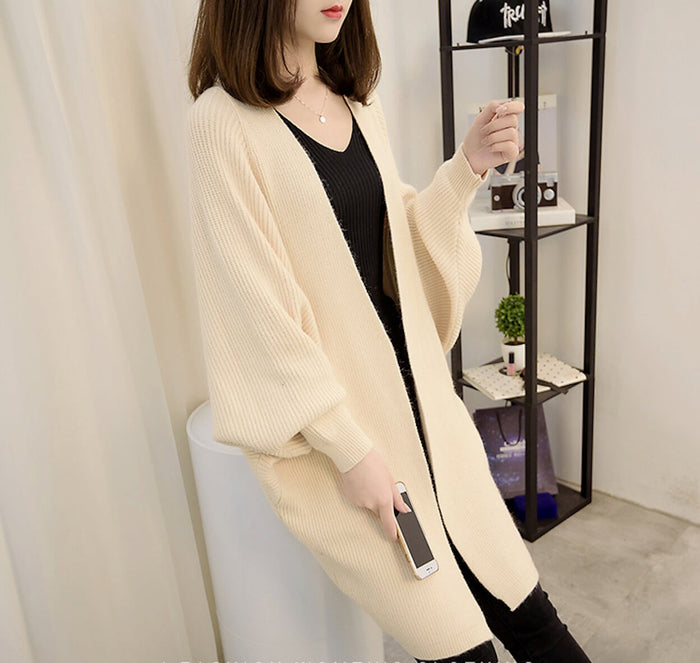 Women's Open Front Cardigan with Mid-Length and Pockets: light gray long open-front cardigan, minimal casual style