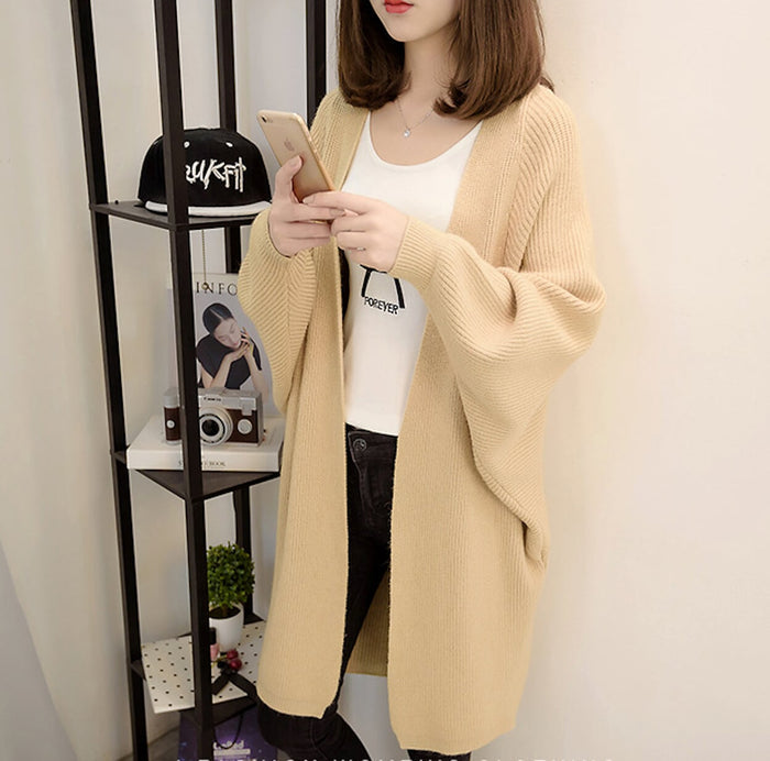 Women's Open Front Cardigan with Mid-Length and Pockets: light gray long open-front cardigan, minimal casual style