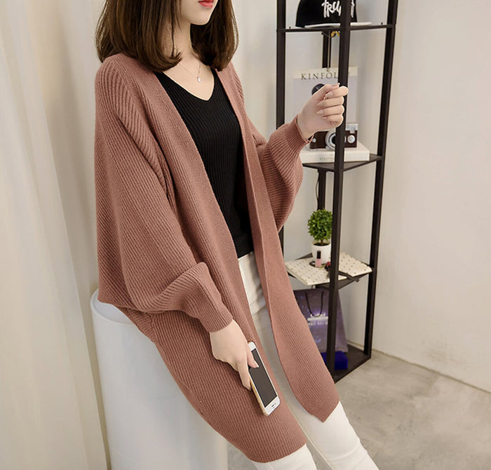 Women's Open Front Cardigan with Mid-Length and Pockets: light gray long open-front cardigan, minimal casual style